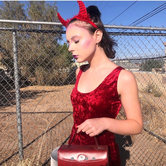 Red Velvet dress - Picture 2 of 4